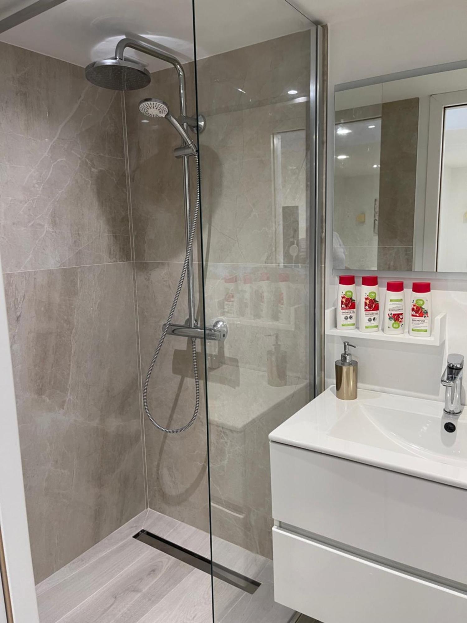 Grand Studio Neuf A 50 M Du Port Saint-Tropez Ngoại thất bức ảnh